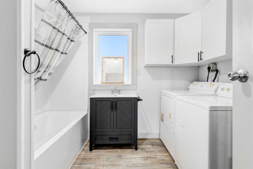 10320 105 Avenue, Hythe, AB - Indoor Photo Showing Laundry Room