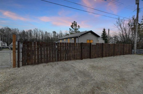 10320 105 Avenue, Hythe, AB - Outdoor