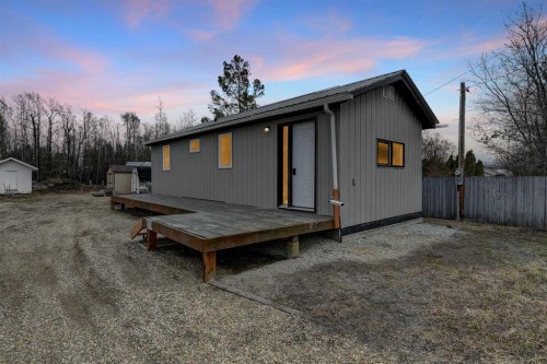 10320 105 Avenue, Hythe, AB - Outdoor
