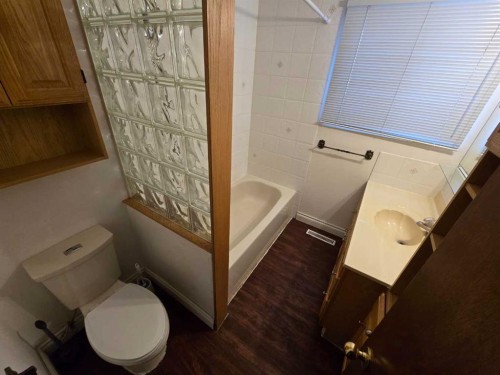 8602 95 Street, Peace River, AB - Indoor Photo Showing Bathroom