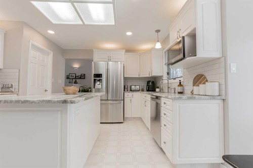 711044 Range Road 55, Grande Prairie, AB - Indoor Photo Showing Kitchen With Upgraded Kitchen