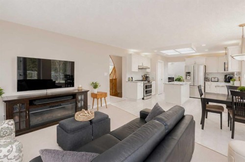 711044 Range Road 55, Grande Prairie, AB - Indoor Photo Showing Living Room
