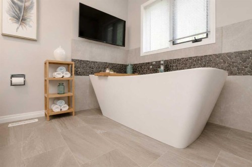 711044 Range Road 55, Grande Prairie, AB - Indoor Photo Showing Bathroom