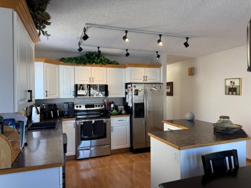 11608 106 Avenue, Fairview, AB - Indoor Photo Showing Kitchen