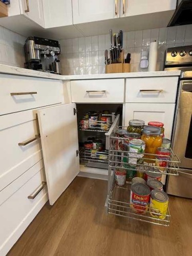 27 Bison Crescent, High Level, AB - Indoor Photo Showing Kitchen