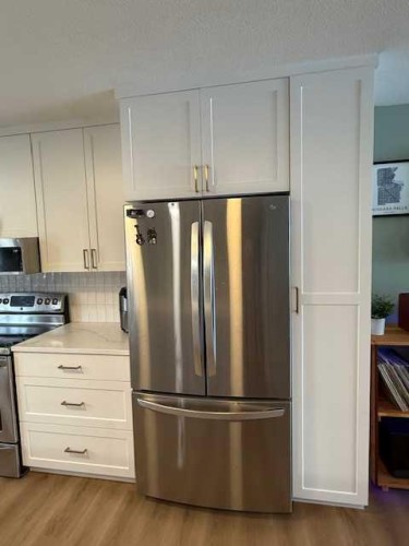 27 Bison Crescent, High Level, AB - Indoor Photo Showing Kitchen