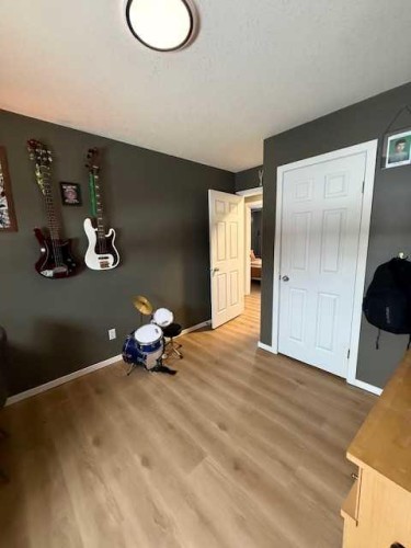 27 Bison Crescent, High Level, AB - Indoor Photo Showing Other Room