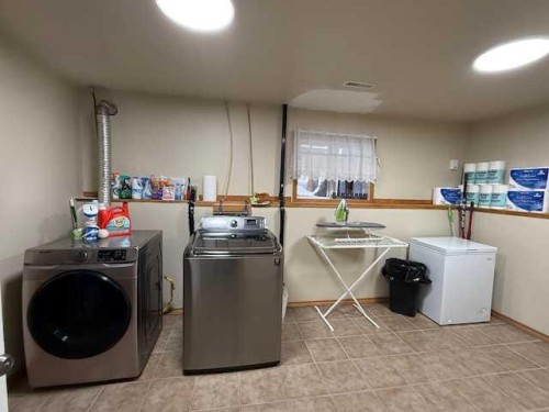 27 Bison Crescent, High Level, AB - Indoor Photo Showing Laundry Room