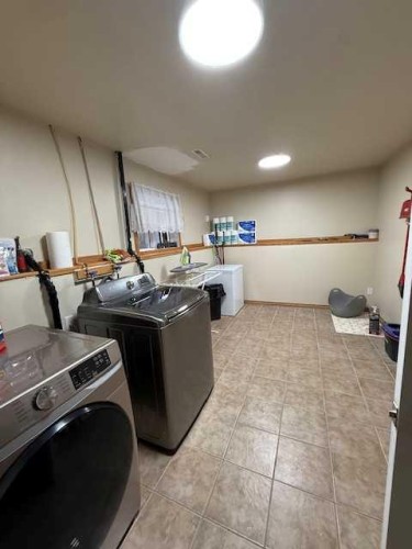 27 Bison Crescent, High Level, AB - Indoor Photo Showing Laundry Room