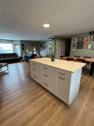 27 Bison Crescent, High Level, AB - Indoor Photo Showing Other Room