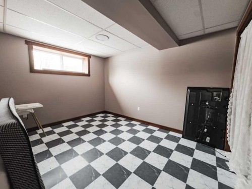 9606 107, La Crete, AB - Indoor