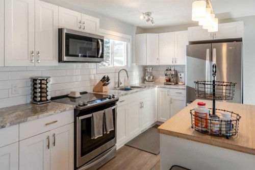 9709 102 Avenue, Clairmont, AB - Indoor Photo Showing Kitchen With Stainless Steel Kitchen With Upgraded Kitchen