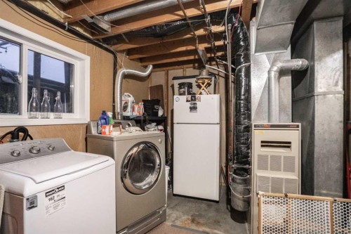 4301 50 Ave, Grimshaw, AB - Indoor Photo Showing Laundry Room