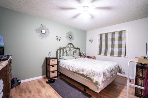 4301 50 Ave, Grimshaw, AB - Indoor Photo Showing Bedroom
