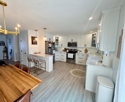 11101 104A Ave, La Crete, AB - Indoor Photo Showing Kitchen