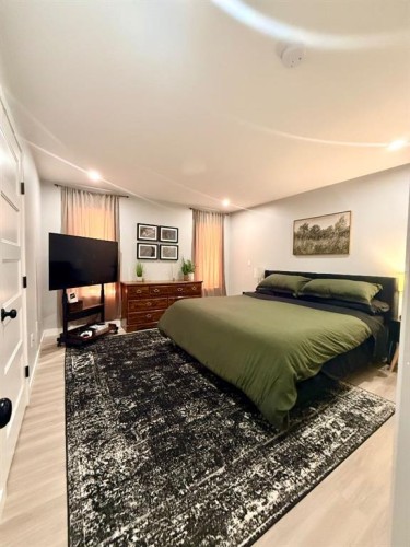 11101 104A Ave, La Crete, AB - Indoor Photo Showing Bedroom