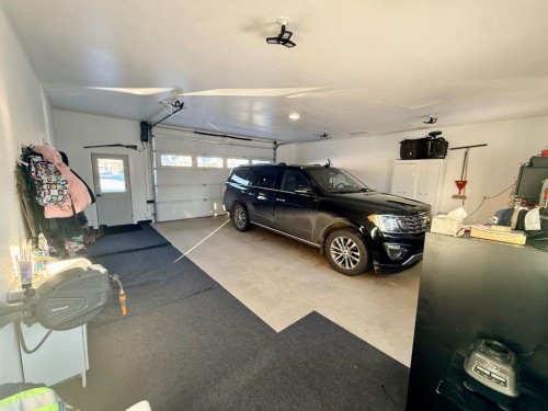 11101 104A Ave, La Crete, AB - Indoor Photo Showing Garage