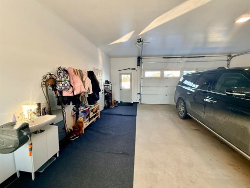 11101 104A Ave, La Crete, AB - Indoor Photo Showing Garage