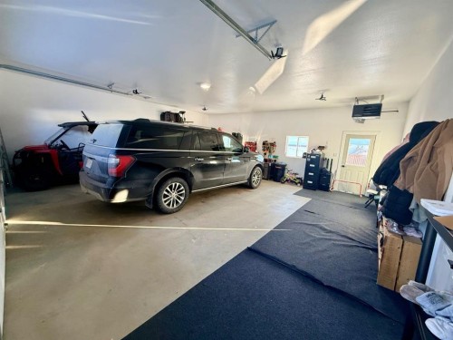 11101 104A Ave, La Crete, AB - Indoor Photo Showing Garage