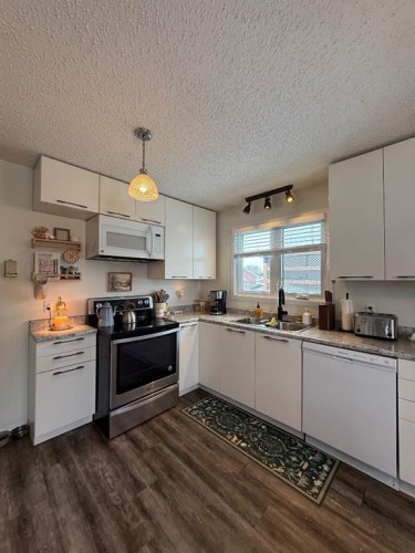 5808 47Th Street, High Prairie, AB - Indoor Photo Showing Kitchen With Double Sink