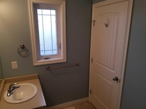8814 114 Avenue, Grande Prairie, AB - Indoor Photo Showing Bathroom