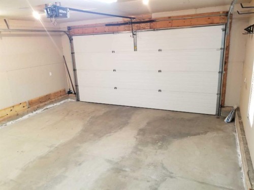 8814 114 Avenue, Grande Prairie, AB - Indoor Photo Showing Garage