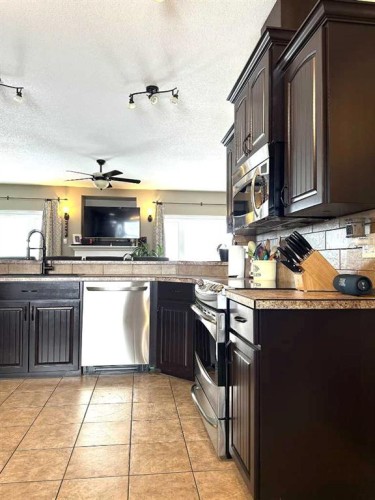 10401 Lexington Street, Rural Grande Prairie No. 1, County Of, AB - Indoor Photo Showing Kitchen