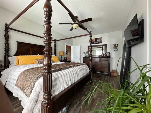 10401 Lexington Street, Rural Grande Prairie No. 1, County Of, AB - Indoor Photo Showing Bedroom
