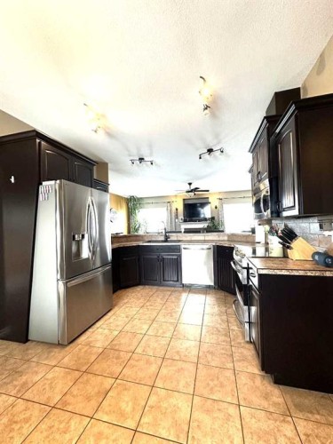 10401 Lexington Street, Rural Grande Prairie No. 1, County Of, AB - Indoor Photo Showing Kitchen