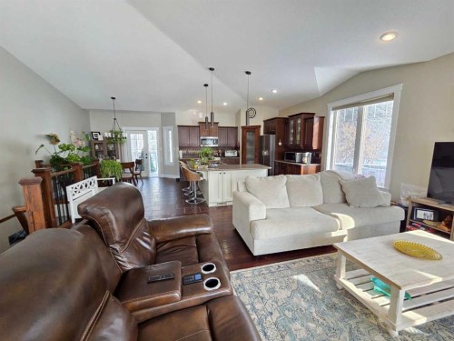 #1-63028 704 Township, Rural Grande Prairie No. 1, County Of, AB - Indoor Photo Showing Living Room