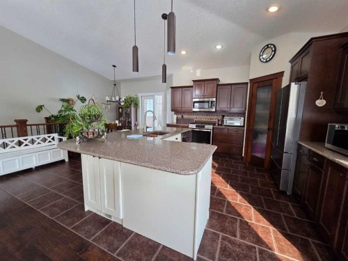 #1-63028 704 Township, Rural Grande Prairie No. 1, County Of, AB - Indoor Photo Showing Kitchen With Double Sink With Upgraded Kitchen