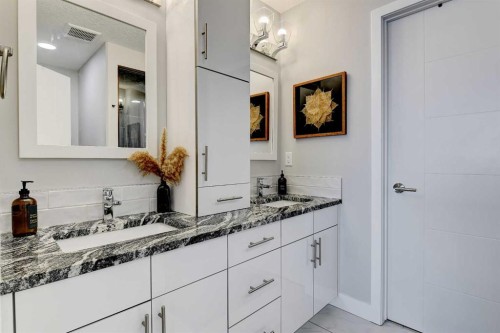 8614 88 Street, Grande Prairie, AB - Indoor Photo Showing Bathroom