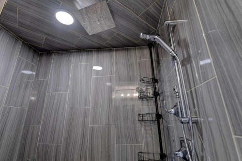 8614 88 Street, Grande Prairie, AB - Indoor Photo Showing Bathroom