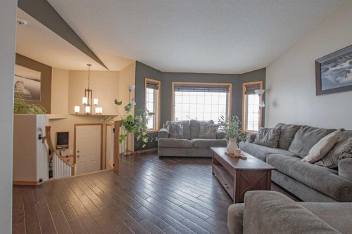 7610 106A Street, Grande Prairie, AB - Indoor Photo Showing Living Room