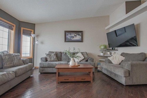 7610 106A Street, Grande Prairie, AB - Indoor Photo Showing Living Room