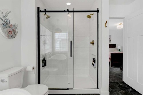 12018 83 Avenue, Grande Prairie, AB - Indoor Photo Showing Bathroom