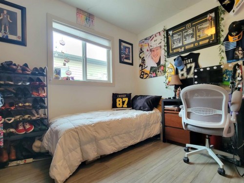 7418 115A Street, Grande Prairie, AB - Indoor Photo Showing Bedroom