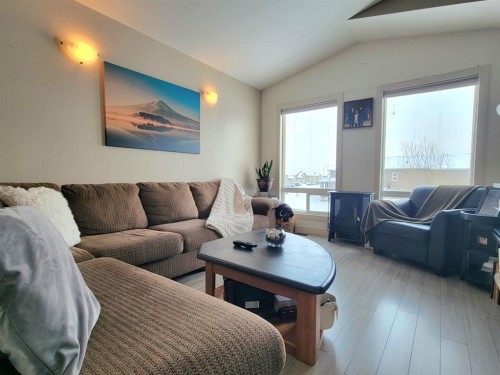 7418 115A Street, Grande Prairie, AB - Indoor Photo Showing Living Room