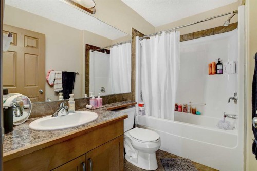 9033 93 Avenue, Grande Prairie, AB - Indoor Photo Showing Bathroom