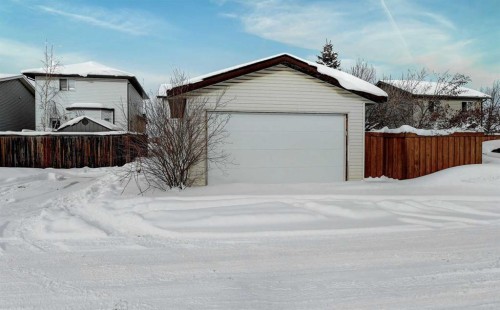 9033 93 Avenue, Grande Prairie, AB - Outdoor