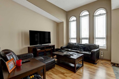 9033 93 Avenue, Grande Prairie, AB - Indoor Photo Showing Living Room