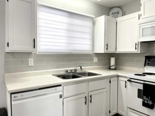 4516 45 Street, Rycroft, AB - Indoor Photo Showing Kitchen With Double Sink