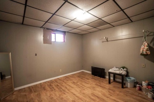 8322 95 St, Peace River, AB - Indoor Photo Showing Laundry Room