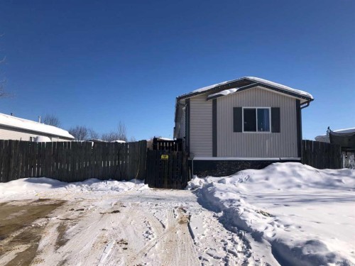 3 Dewberry Road, High Level, AB - Outdoor