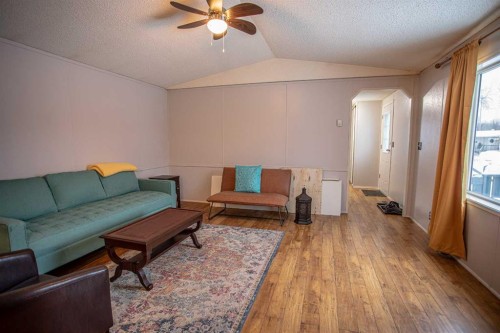 15 Dewberry Road, High Level, AB - Indoor Photo Showing Living Room