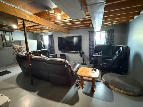 4 Boyer Close, High Level, AB - Indoor Photo Showing Other Room