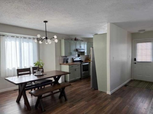 4 Boyer Close, High Level, AB - Indoor Photo Showing Dining Room