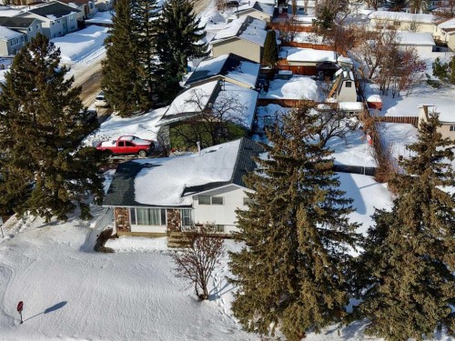 9714 77 Avenue, Peace River, AB - Outdoor