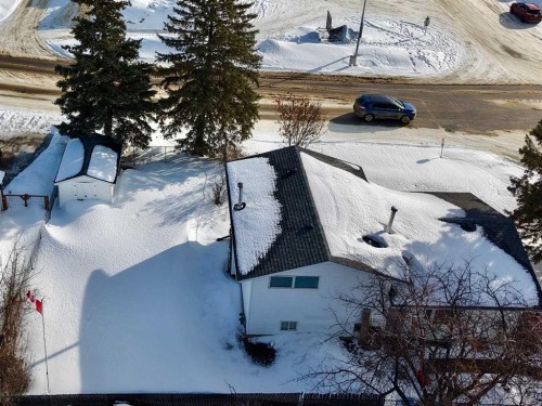 9714 77 Avenue, Peace River, AB - Outdoor