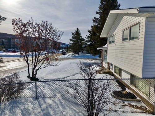 9714 77 Avenue, Peace River, AB - Outdoor